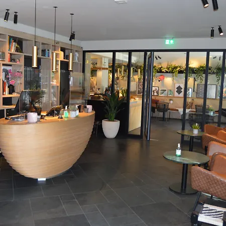 Hotel Indigo Centre By Ihg 4*