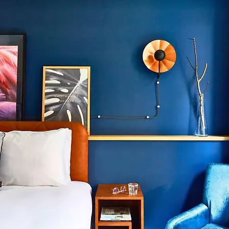 Hotel Indigo Centre By Ihg 4*